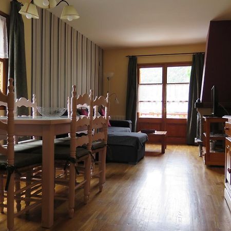 Apartaments El Ribal Valencia D'Aneu Exterior photo