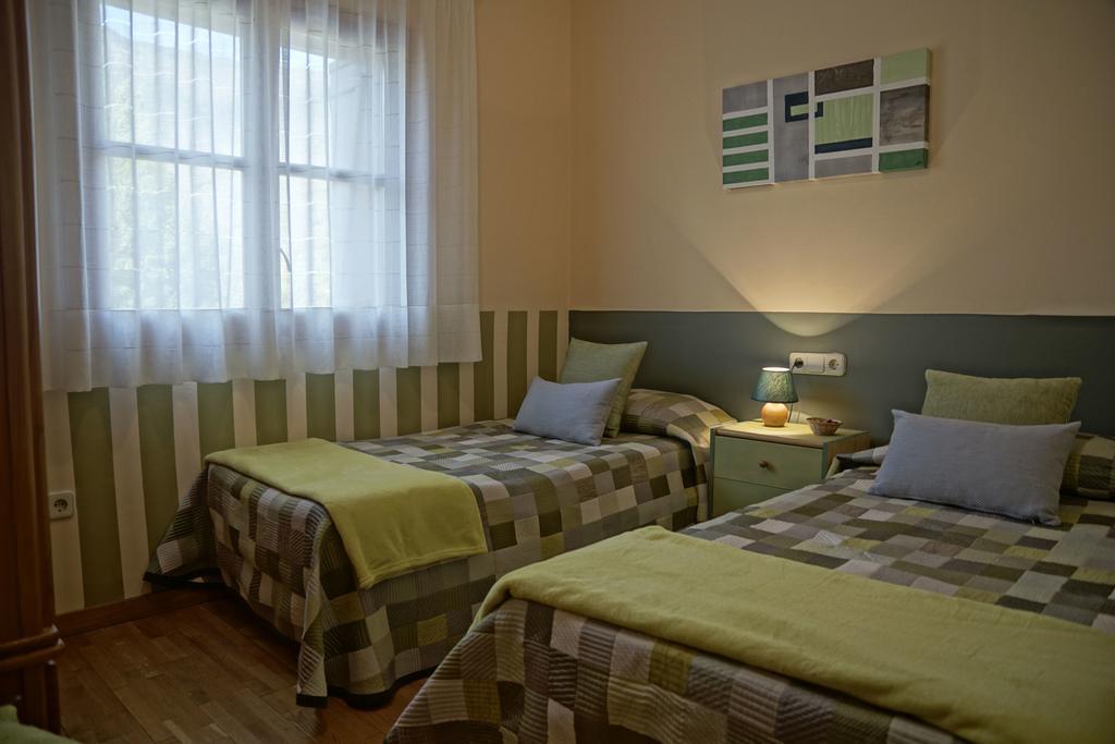 Apartaments El Ribal Valencia D'Aneu Exterior photo