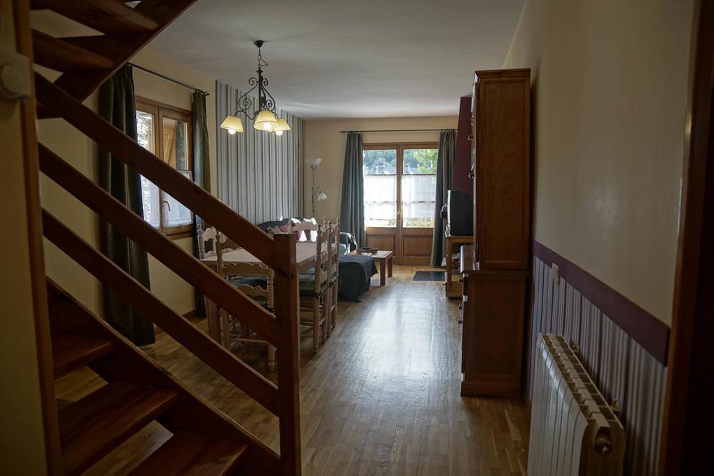 Apartaments El Ribal Valencia D'Aneu Exterior photo