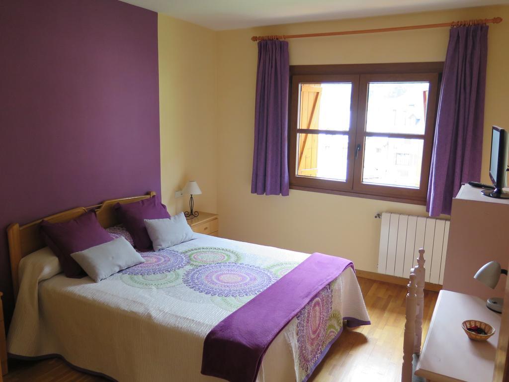 Apartaments El Ribal Valencia D'Aneu Exterior photo