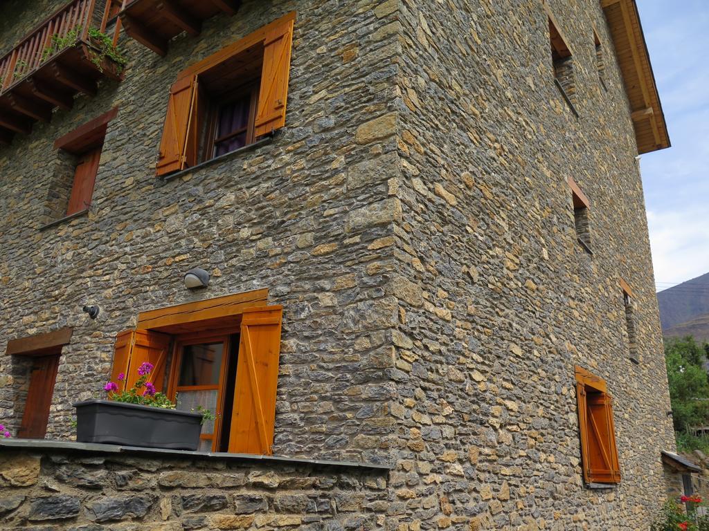 Apartaments El Ribal Valencia D'Aneu Exterior photo