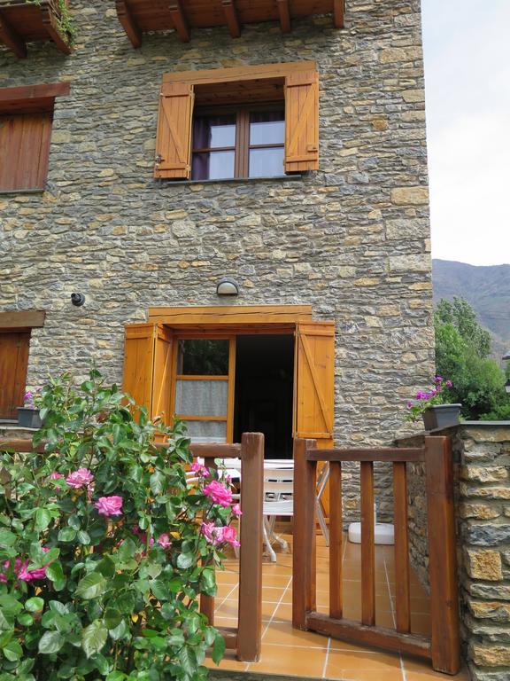 Apartaments El Ribal Valencia D'Aneu Exterior photo